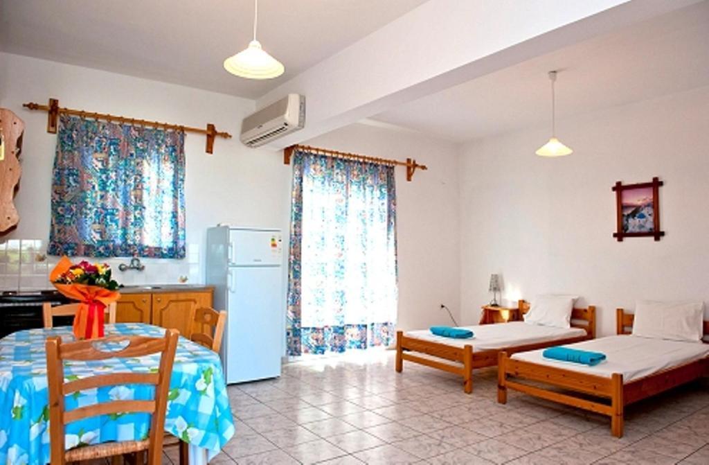 Syraina Apartments Szkiáthosz Szoba fotó