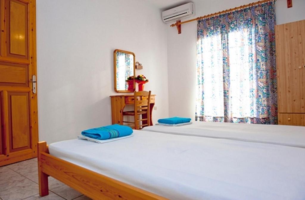 Syraina Apartments Szkiáthosz Szoba fotó